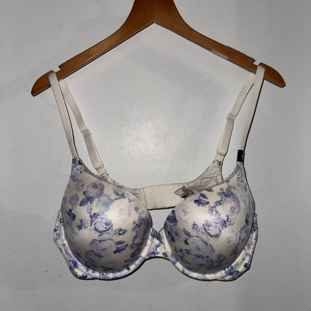 Victoria's Secret Bras Lot - Picture 2 of 5